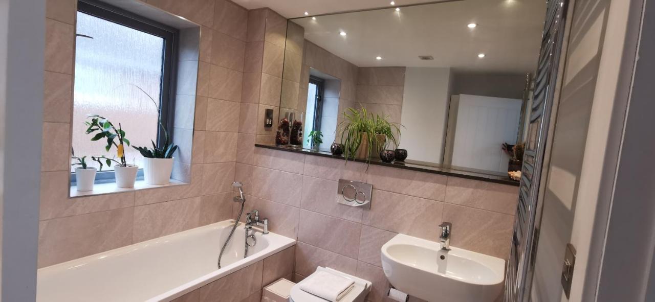 Modern City Centre House With Free Parking كانتربيري المظهر الخارجي الصورة