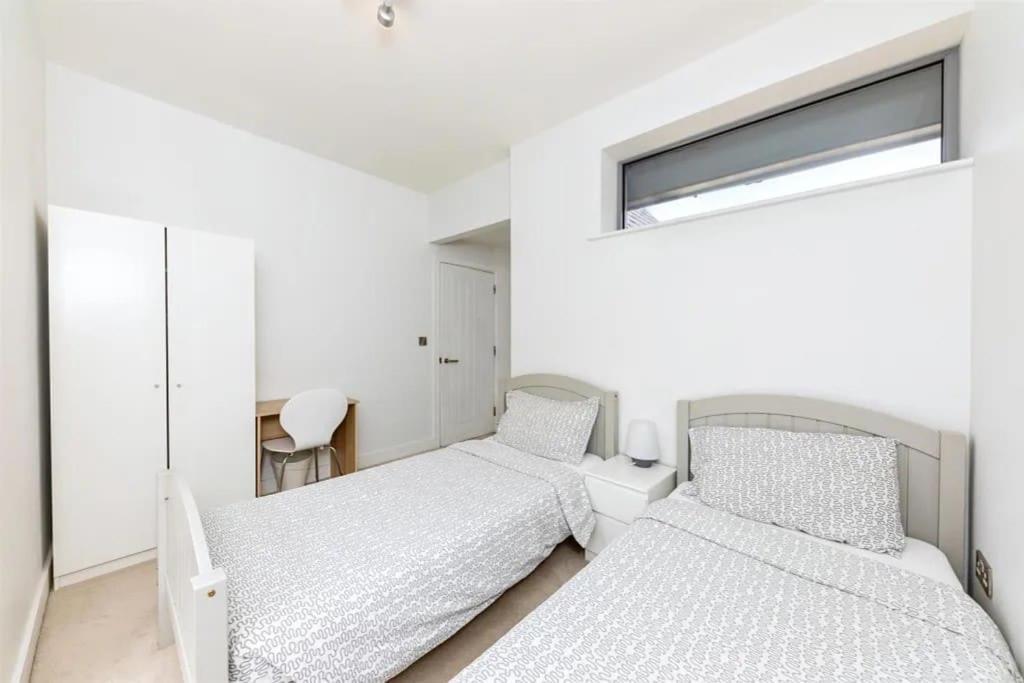 Modern City Centre House With Free Parking كانتربيري المظهر الخارجي الصورة
