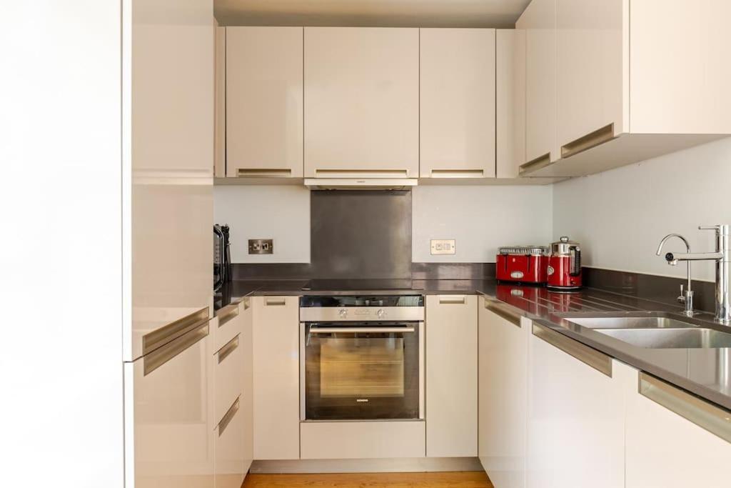 Modern City Centre House With Free Parking كانتربيري المظهر الخارجي الصورة